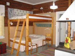 Отели типа «постель и завтрак» Koulutintti B&B Punkalaidun Семейный номер с общей ванной комнатой-5
